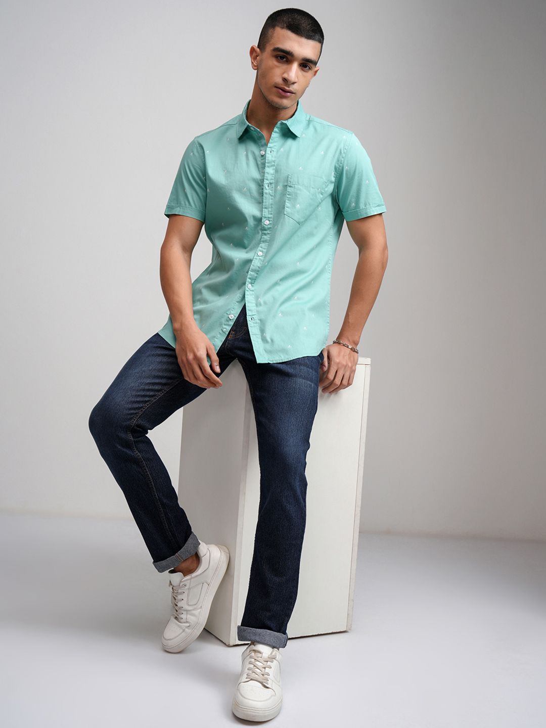 Men Blue Slim Fit Mid-Rise Clean Look Stretchable Jeans - Image 3